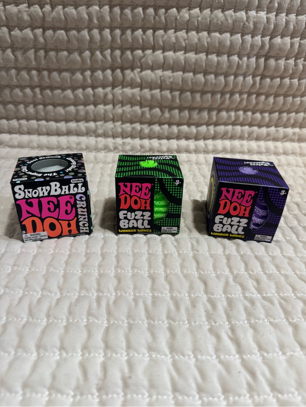 NeeDoh Snowball crunch & wonder wave fuzzballs!